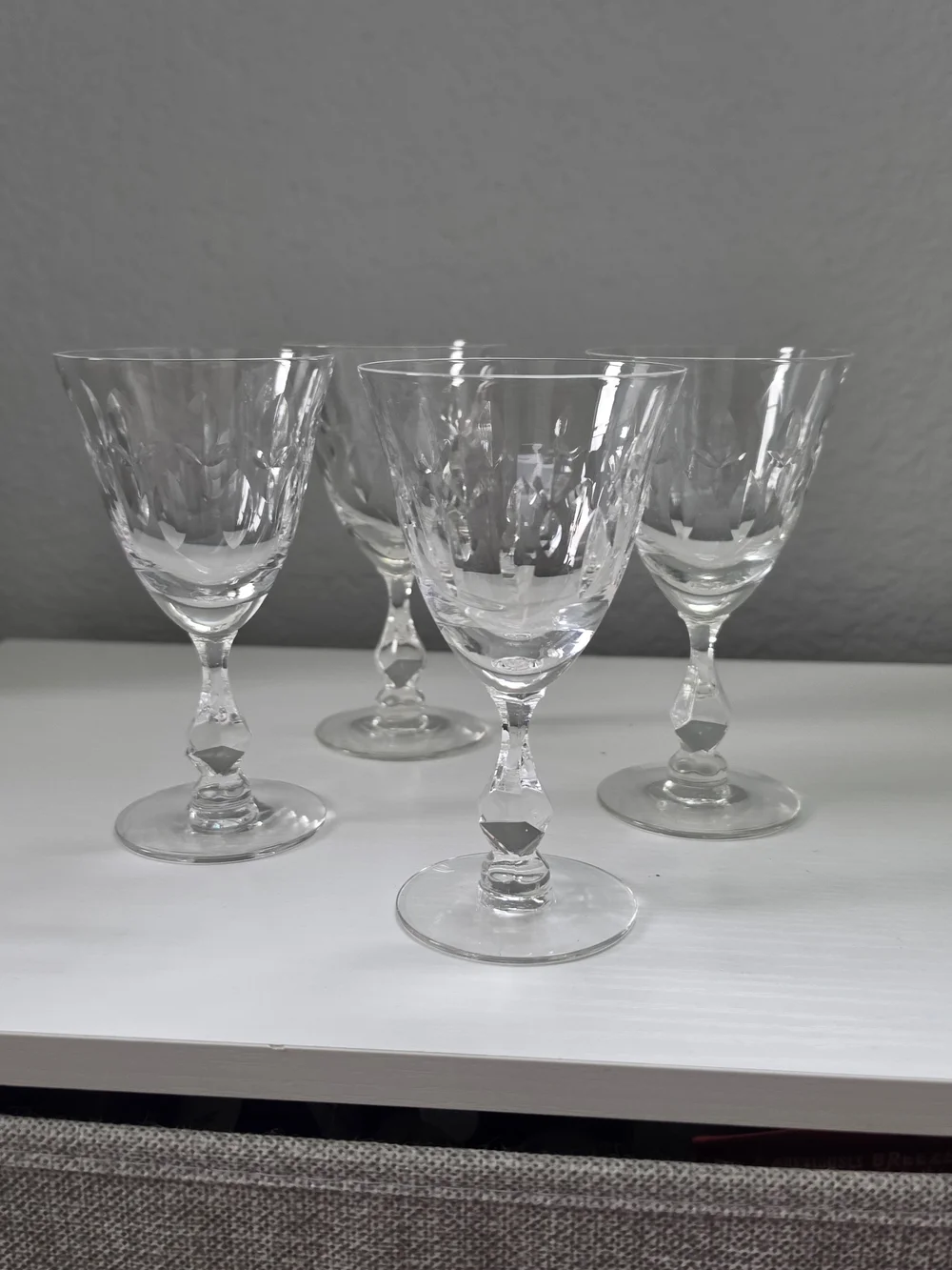 Elegant Faceted Stem Wine Glasses - Clear (Set of 4)